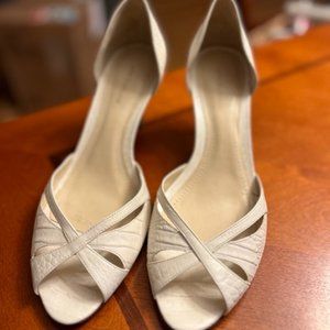 Ann Taylor embossed leather toe peep heels size 8